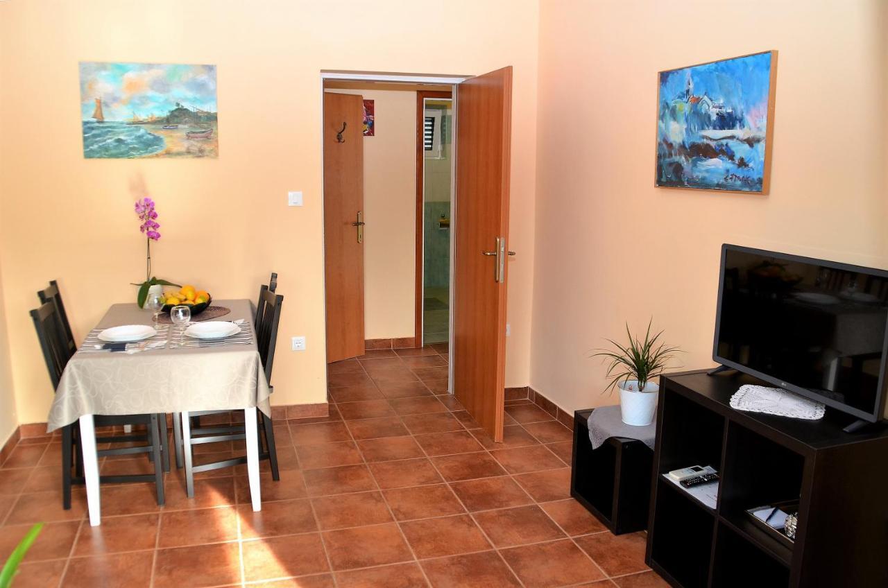 Apartment Renata Lovran Εξωτερικό φωτογραφία